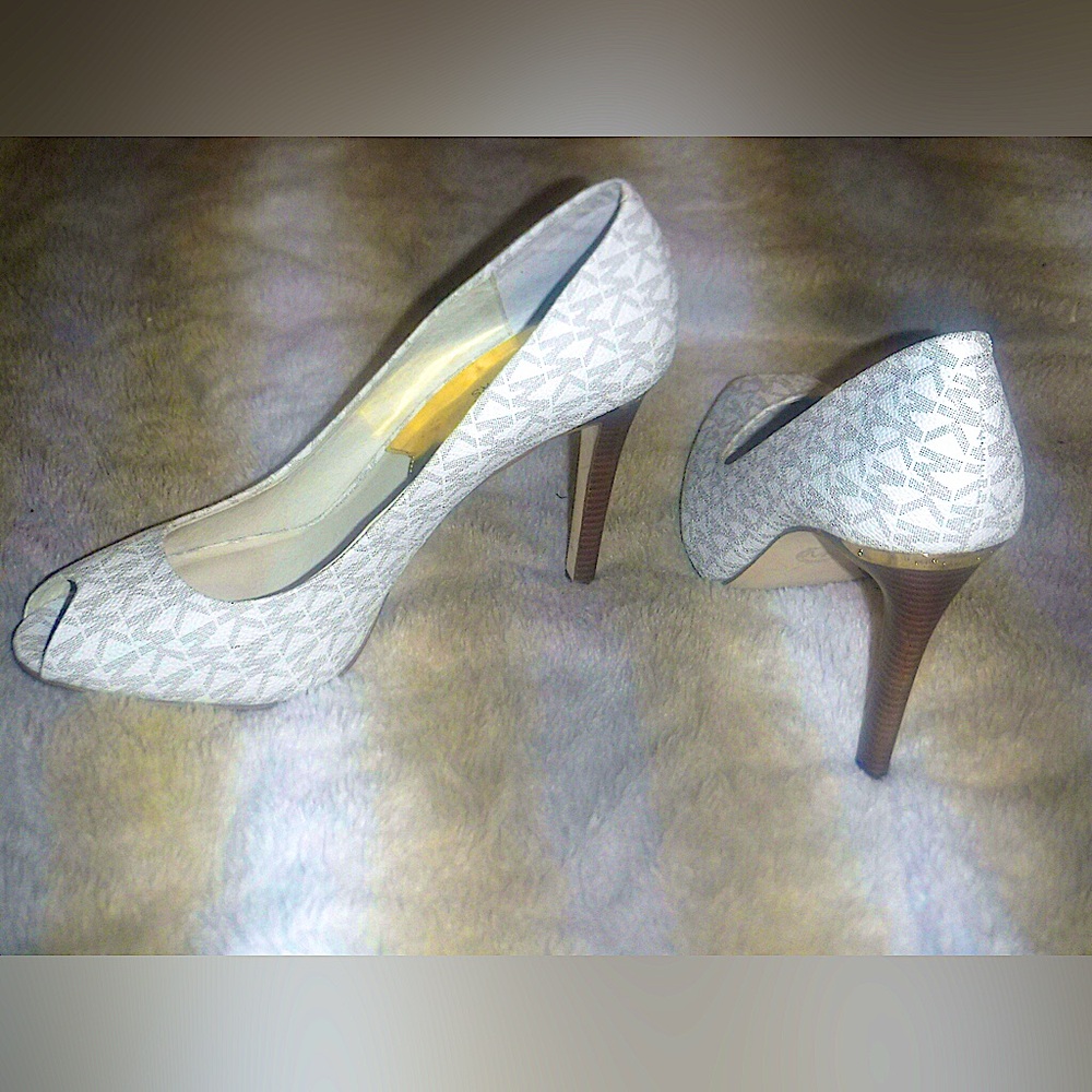 MICHAEL KORS KEKE PUMPS (used)
